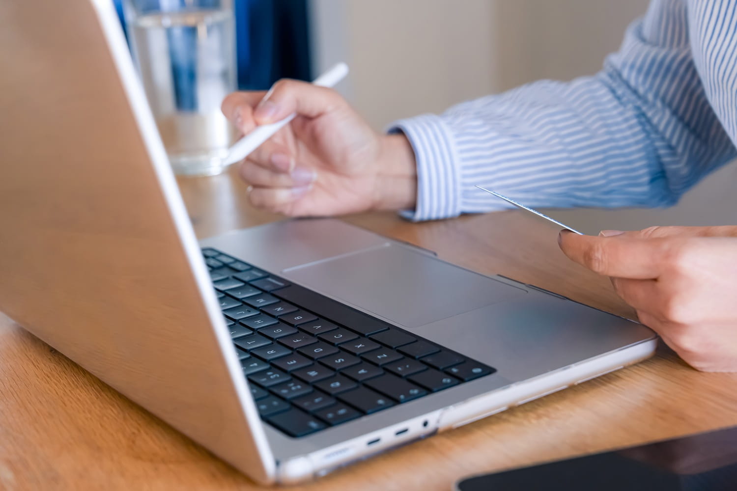 Księgowość dla handlu i e-commerce – VAT, magazyn, sprzedaż online